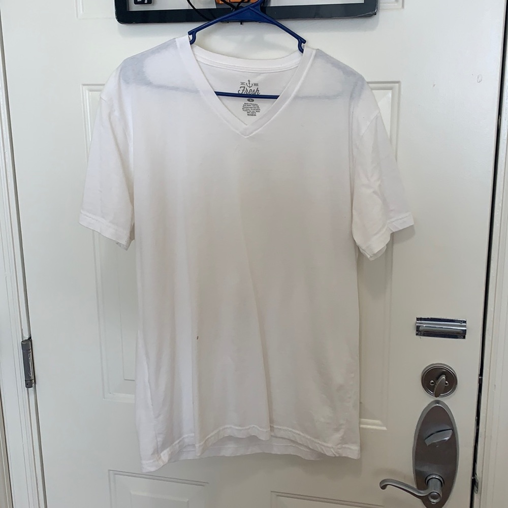 L plain white v-neck t-shirt